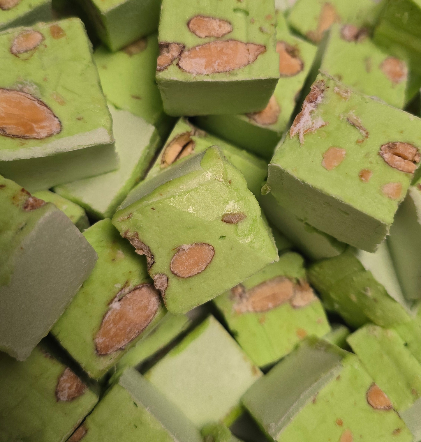 Gros cubes de nougats tendres goût PISTACHE 100g