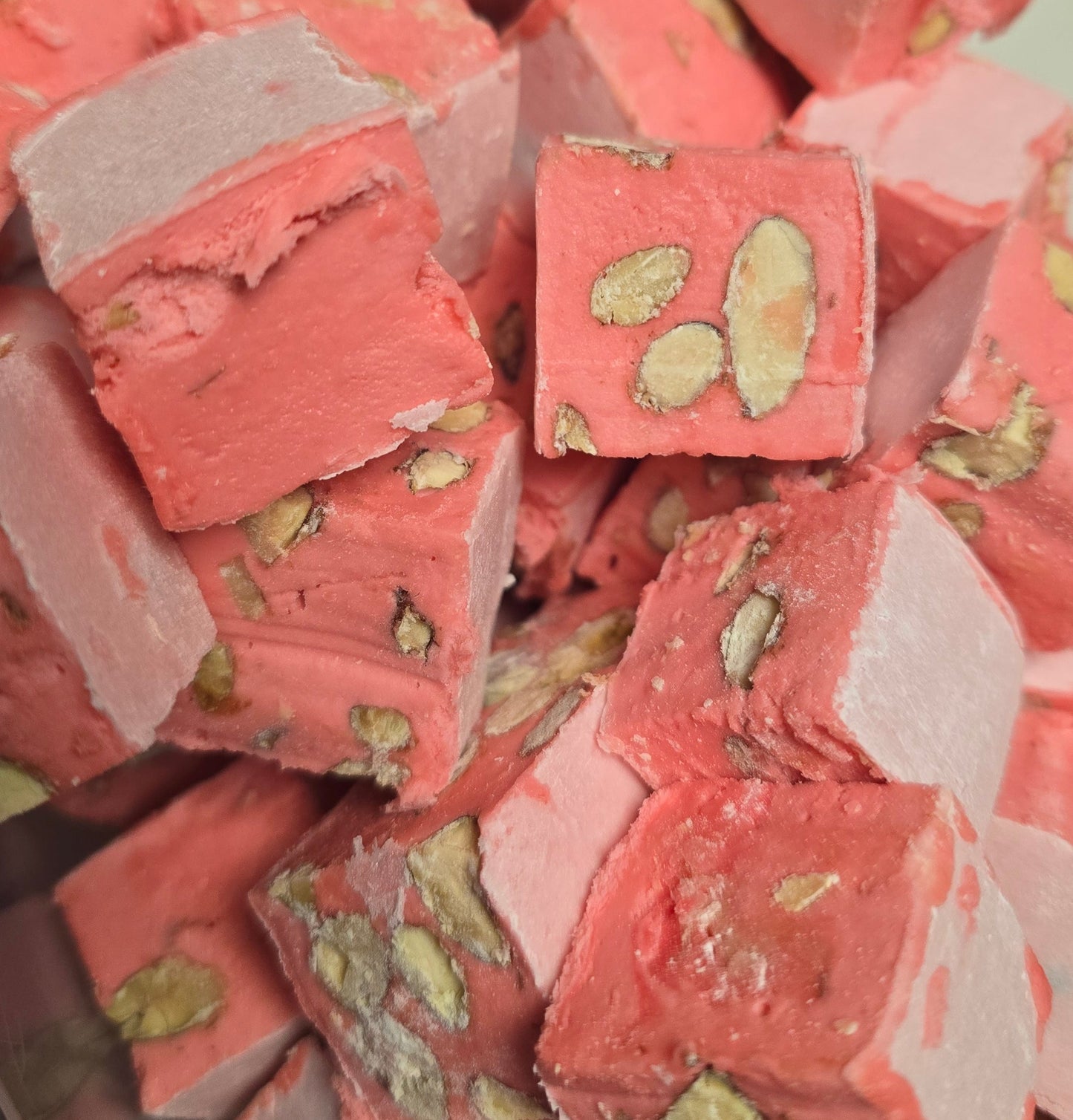 Gros cubes de nougats tendres goût FRAMBOISE 100g